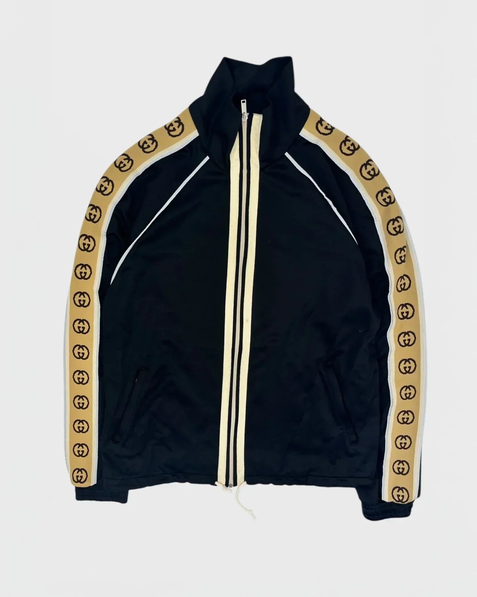 Gucci veste